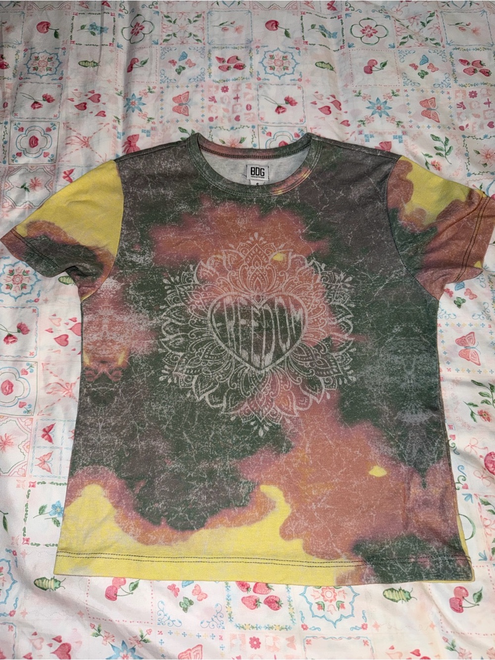 BDG Short-Sleeve Tie-Dye Heart Mandala slight baby tee